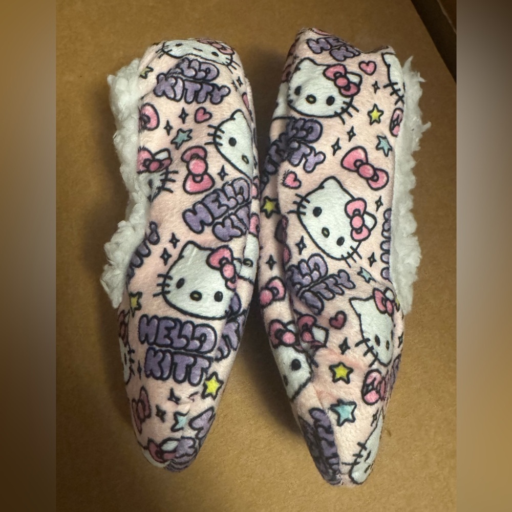 HELLO KITTY Sanrio Fuzzy fur slip on slippers Kids Girls size 11/12 house shoes - Picture 4 of 6